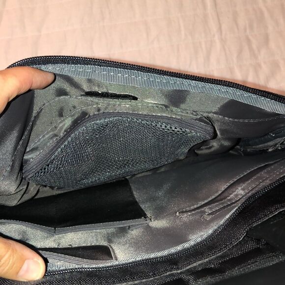 Dell Tech Padded Laptop Travel Bag with a Crossbody Strap - Picture 12 of 13